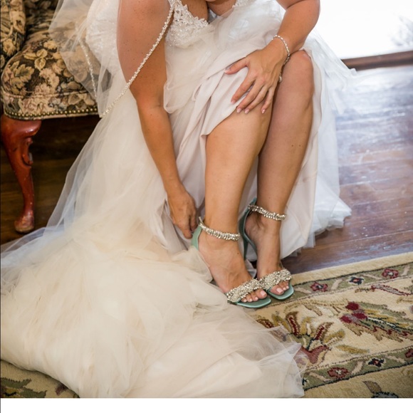 The most beautiful Badgley Mischka wedding shoes - Picture 4 of 4